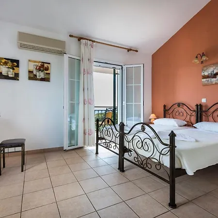 Kleismata Sleeps 6 Pool Wifi